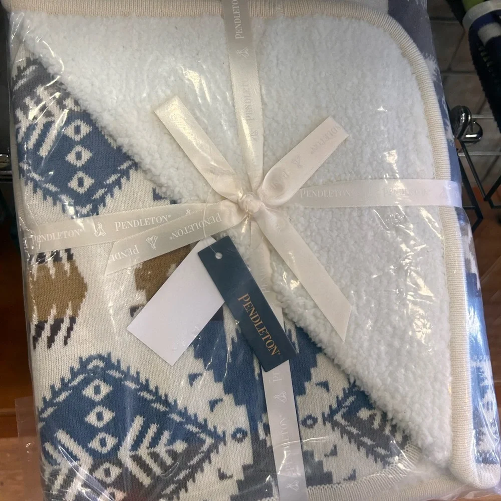 COPY - Baby Pendleton blanket - Picture 2 of 3
